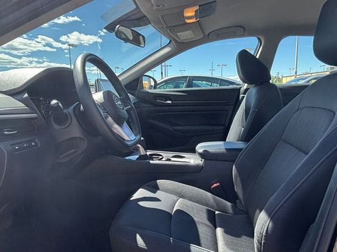 Used 2025 Nissan Altima 2.5 SV image 24