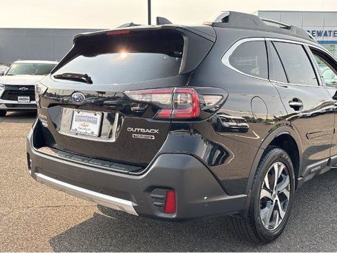 Used 2022 Subaru Outback Touring AWD/4WD image 11
