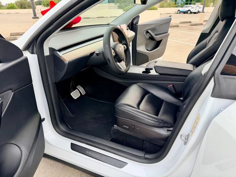 Used 2022 Tesla Model Y Performance AWD/4WD image 23