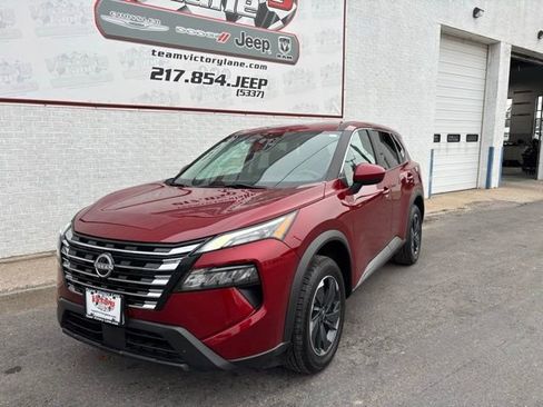 Used 2024 Nissan Rogue SV AWD/4WD image 4