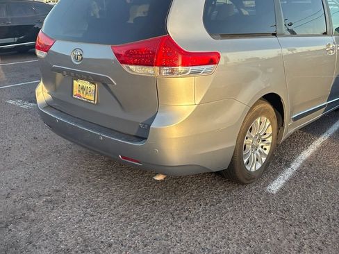 Used 2013 Toyota Sienna XLE w/ Premium Pkg FWD image 6