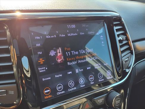 Used 2020 Jeep Grand Cherokee Limited w/ Luxury Group II image 19