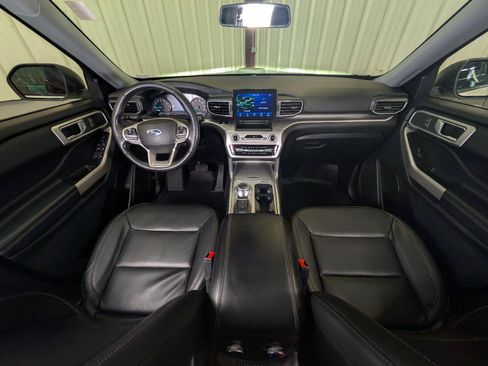 Used 2022 Ford Explorer XLT w/ Equipment Group 202A AWD/4WD image 5