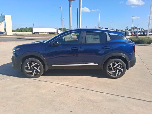 New 2026 Nissan Kicks SV w/ SV Premium Package FWD image 4