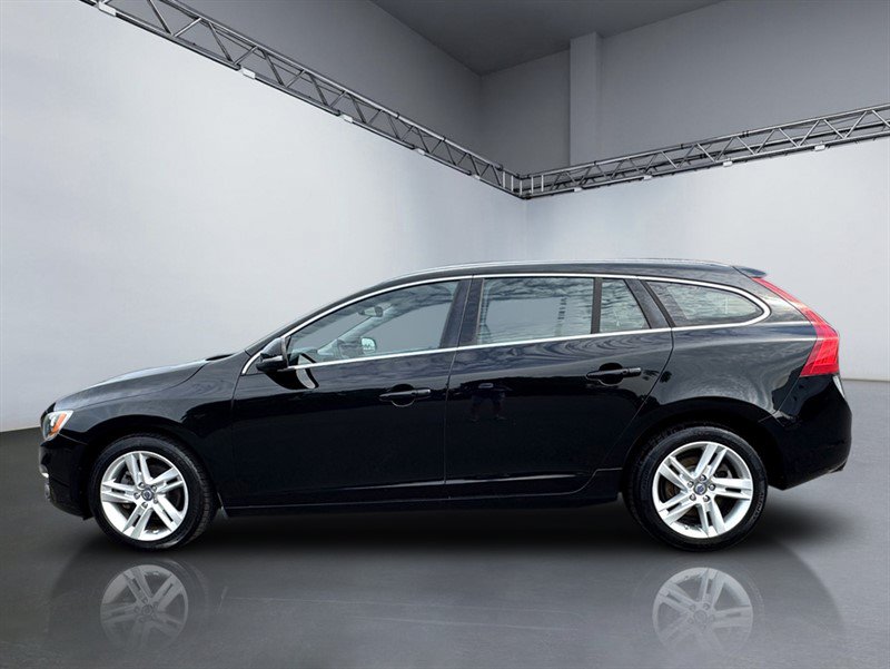 Used 2015 Volvo V60 T5 Premier FWD image 2