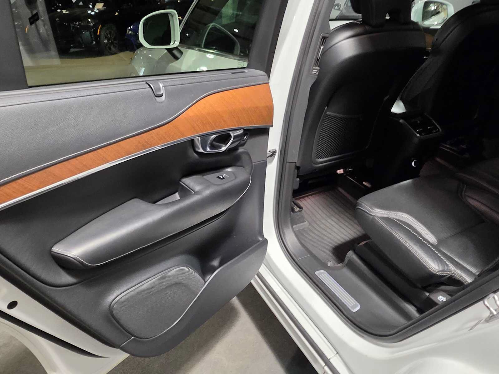 Used 2019 Volvo XC90 T6 Inscription w/ Advanced Package AWD/4WD image 17
