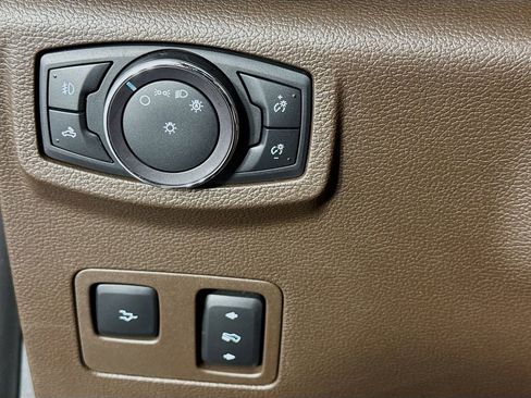 Used 2020 Ford F250 King Ranch w/ King Ranch Ultimate Package AWD/4WD image 15