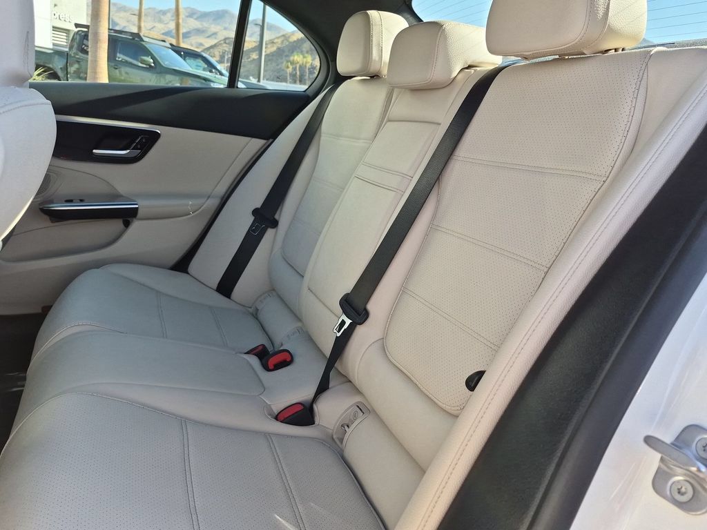 Used 2025 Mercedes-Benz C 300 Sedan image 15