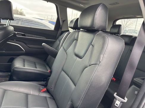 Used 2024 Kia Telluride SX w/ Towing Package image 10