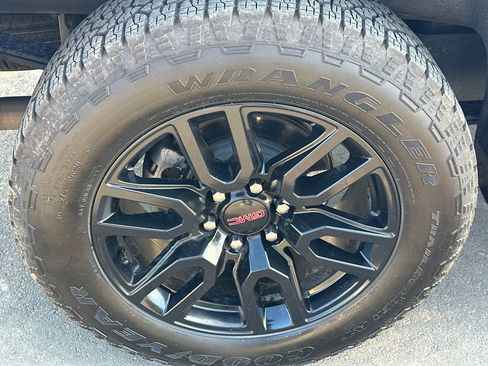 Used 2024 GMC Sierra 1500 Elevation w/ Preferred Package image 17