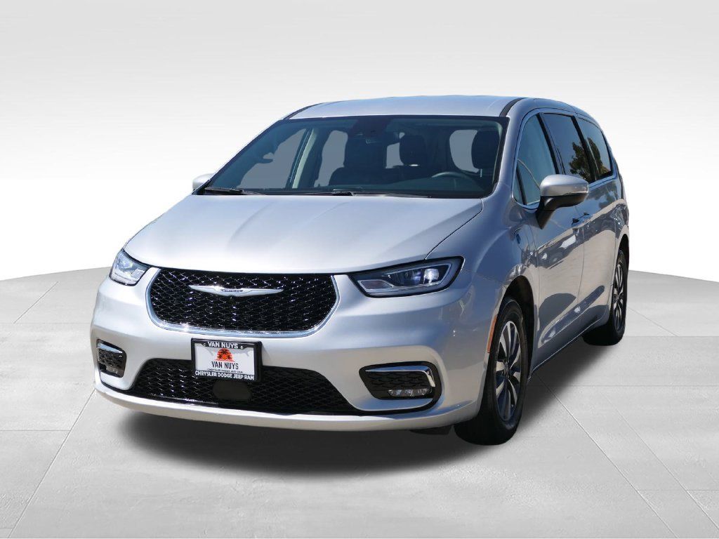 Certified 2023 Chrysler Pacifica Touring-L FWD image 7