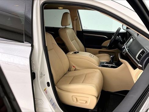Used 2016 Toyota Highlander Limited image 11