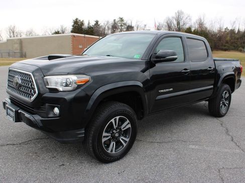 Used 2019 Toyota Tacoma TRD Sport image 5