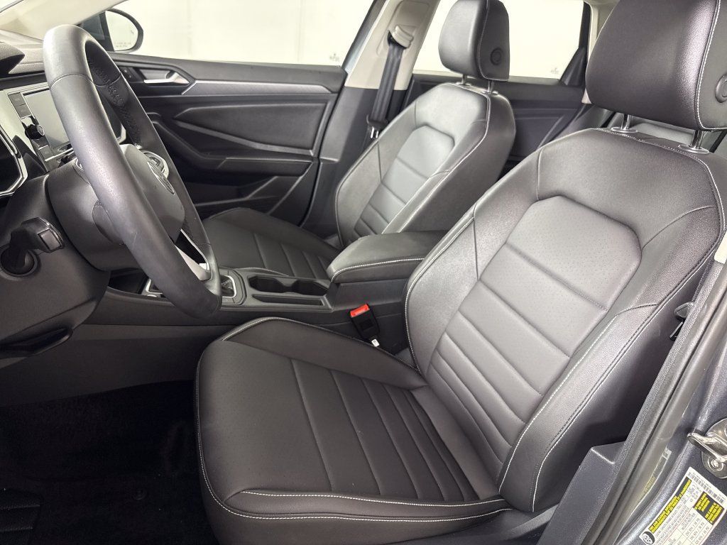 Used 2024 Volkswagen Jetta SE w/ Panoramic Sunroof Package FWD image 11