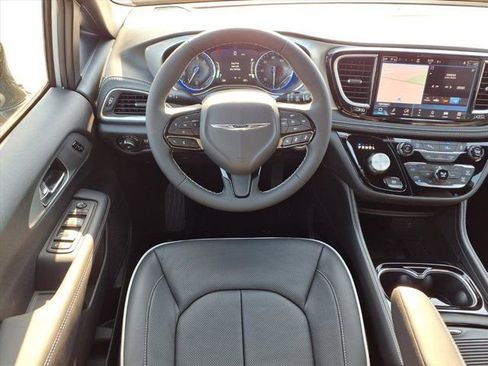 New 2026 Chrysler Pacifica Limited w/ S Appearance Package FWD image 5