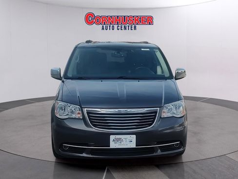 Used 2016 Chrysler Town & Country Touring-L w/ Driver Convenience Group image 3