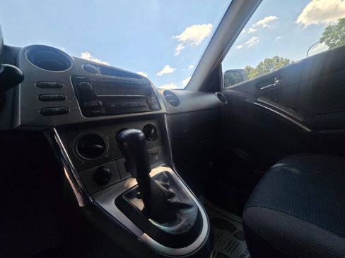 Used 2007 Toyota Matrix XR FWD image 19