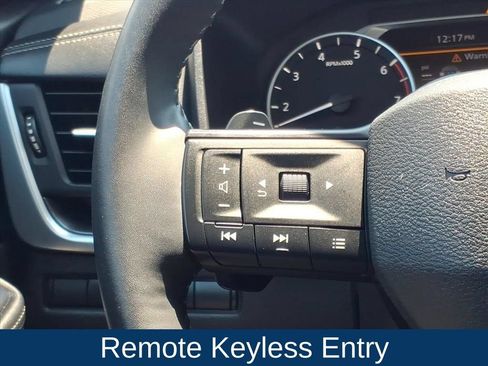Used 2025 Nissan Rogue SV FWD image 12