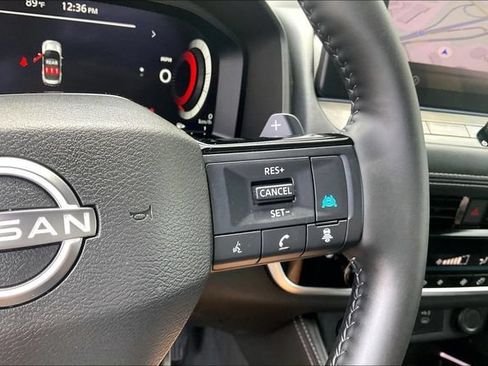 Used 2025 Nissan Rogue Platinum FWD image 17
