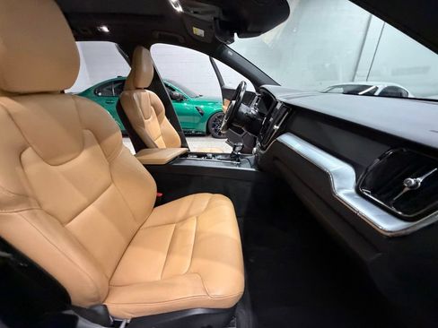 Used 2019 Volvo XC60 T6 Momentum w/ Advanced Package AWD/4WD image 34