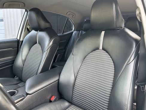 Used 2021 Toyota Camry SE FWD image 19