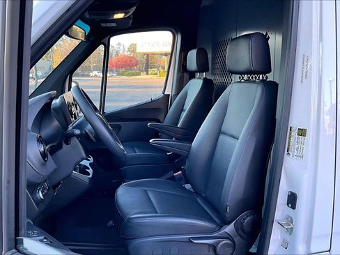 Used 2023 Mercedes-Benz Sprinter 2500 image 7