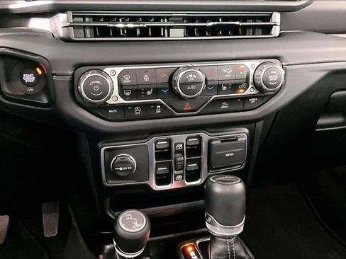 Used 2024 Jeep Gladiator Sport AWD/4WD image 8