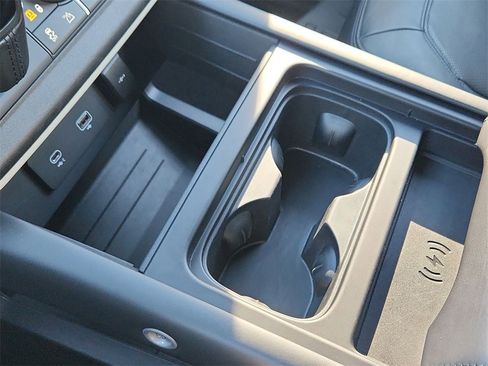 Used 2024 Land Rover Defender 110 S image 18