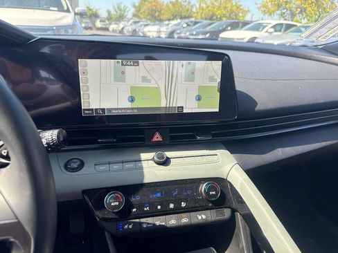 Certified 2025 Hyundai Elantra Limited FWD image 8