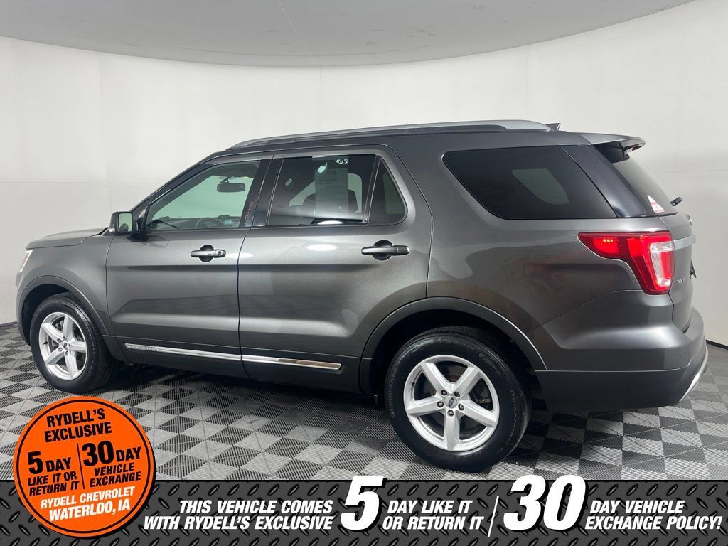 Used 2017 Ford Explorer XLT w/ Equipment Group 202A AWD/4WD image 10