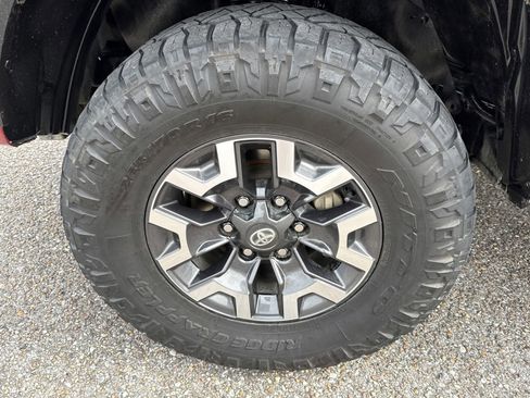 Used 2023 Toyota Tacoma TRD Off-Road w/ TRD Premium Off Road Package image 10