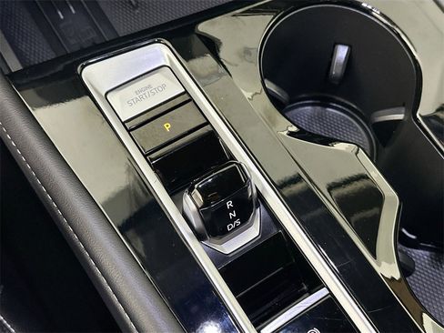 Used 2025 Volkswagen Atlas SE image 20