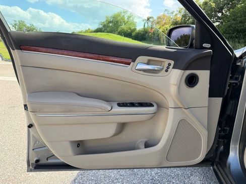 Used 2011 Chrysler 300 C w/ Sound Group image 9