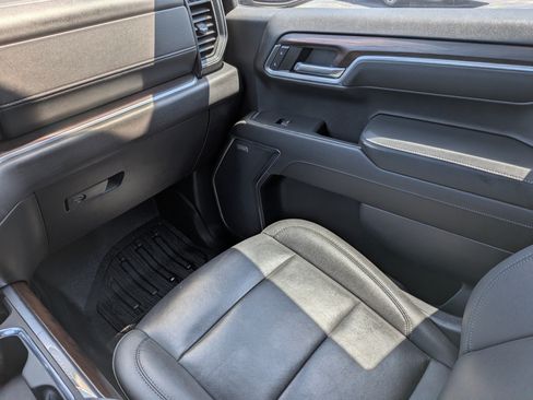 Used 2022 GMC Sierra 1500 SLT w/ SLT Convenience Package AWD/4WD image 16