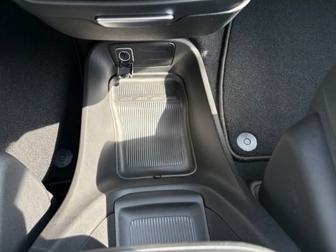New 2027 Chrysler Pacifica Select FWD image 31