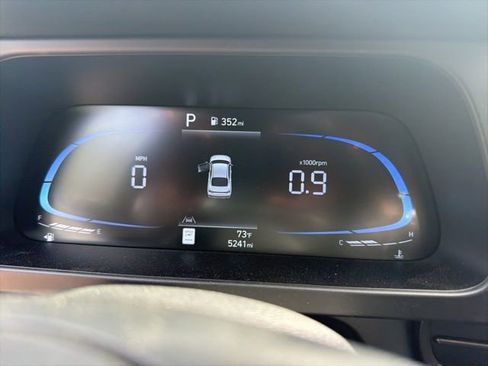 Used 2025 Hyundai Elantra Sport FWD image 2