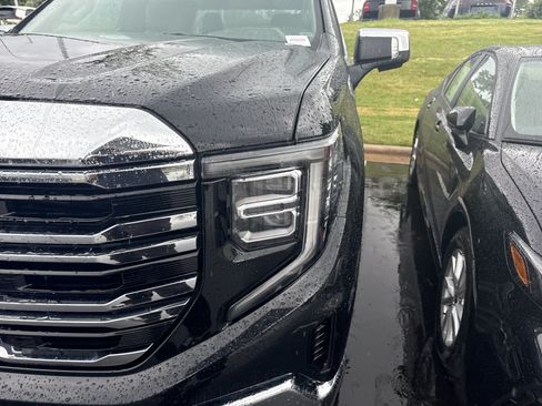 Used 2025 GMC Sierra 1500 SLT AWD/4WD image 12