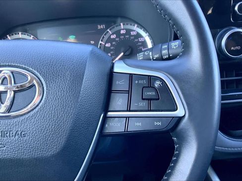 Used 2024 Toyota Highlander LE image 21