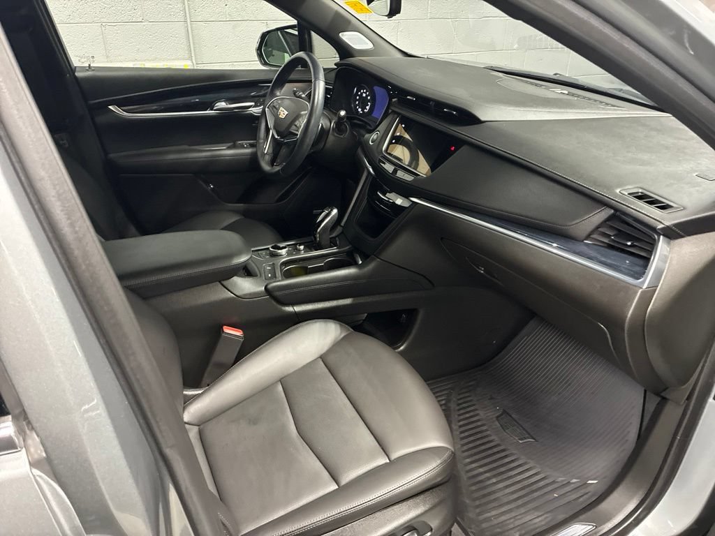 Used 2024 Cadillac XT5 Premium Luxury w/ Technology Package AWD/4WD image 7