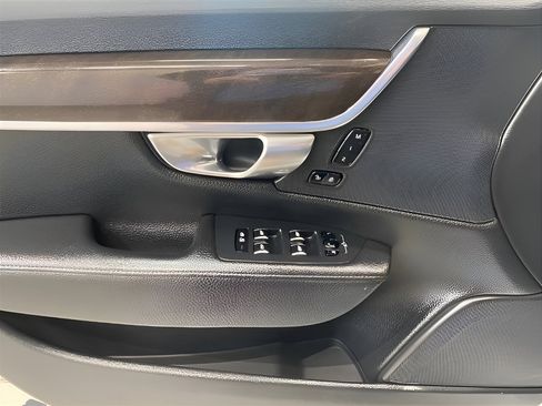Used 2018 Volvo S90 T6 Momentum w/ Protection Package image 20