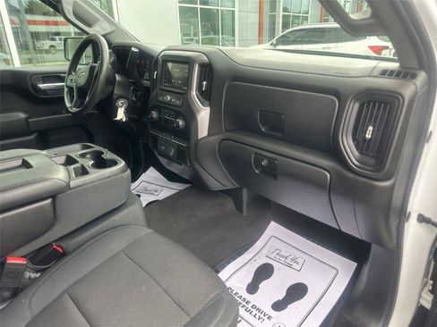 Used 2019 Chevrolet Silverado 1500 Custom w/ Custom Value Package AWD/4WD image 9