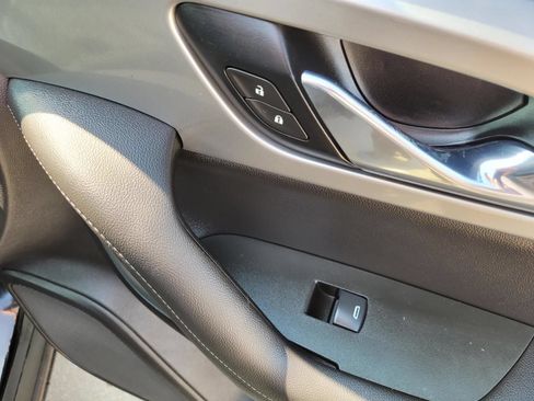 Used 2020 Chevrolet Blazer LT w/ LPO, Floor Liner Package FWD image 8