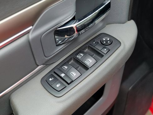 Used 2015 RAM 2500 SLT image 17