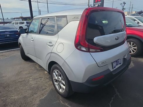 Used 2021 Kia Soul S FWD image 2