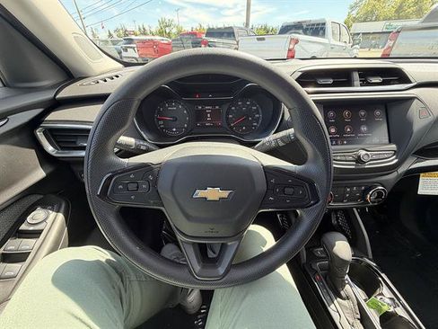 Used 2023 Chevrolet TrailBlazer LT FWD image 27