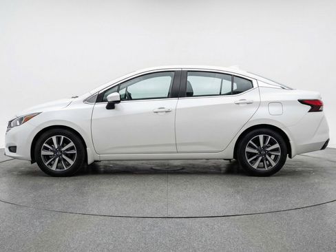 Used 2025 Nissan Versa SV image 5