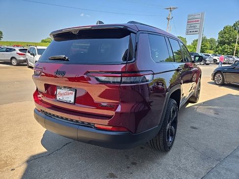 Used 2025 Jeep Grand Cherokee L Limited w/ Luxury Tech Group II image 11