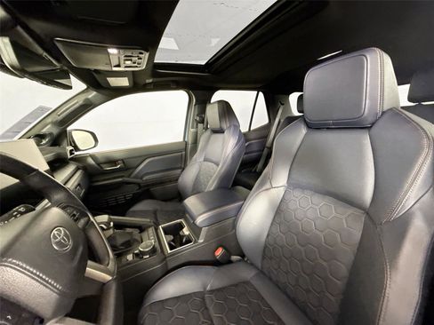 Certified 2025 Toyota 4Runner 4WD image 3