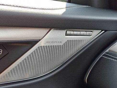 Certified 2025 Jaguar F-PACE R-Dynamic S image 23