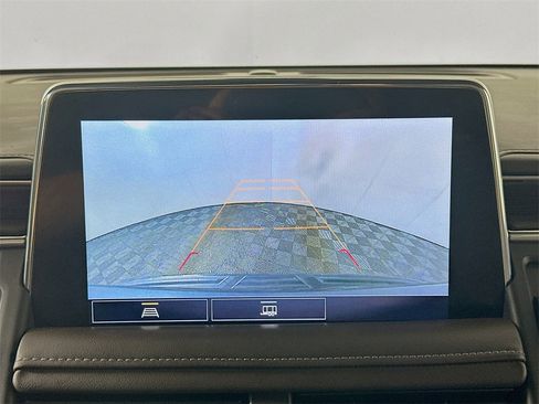 Used 2021 Chevrolet Suburban LT image 19